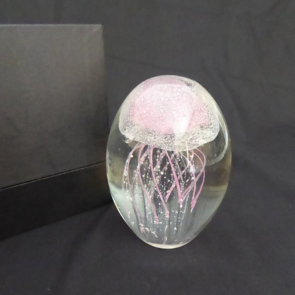 NEW ART GLASS PINK & WHITE JELLYFISH GLASS PAPER WEIGHT IN BOX